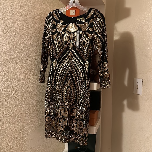 Woman’s long sleeve Gianni dress❤️👗 - Picture 10 of 11